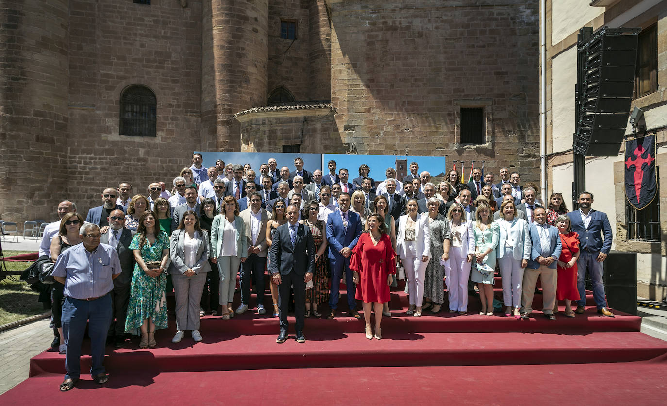 Fotos: El ambiente y las fotografías de galardonados y autoridades después del acto Día de La Rioja