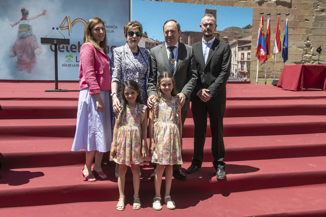 Fotos: El ambiente y las fotografías de galardonados y autoridades después del acto Día de La Rioja