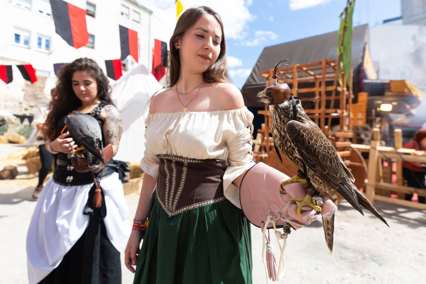 Fotos: Danzas, bailes y un paseo por el campamento francés