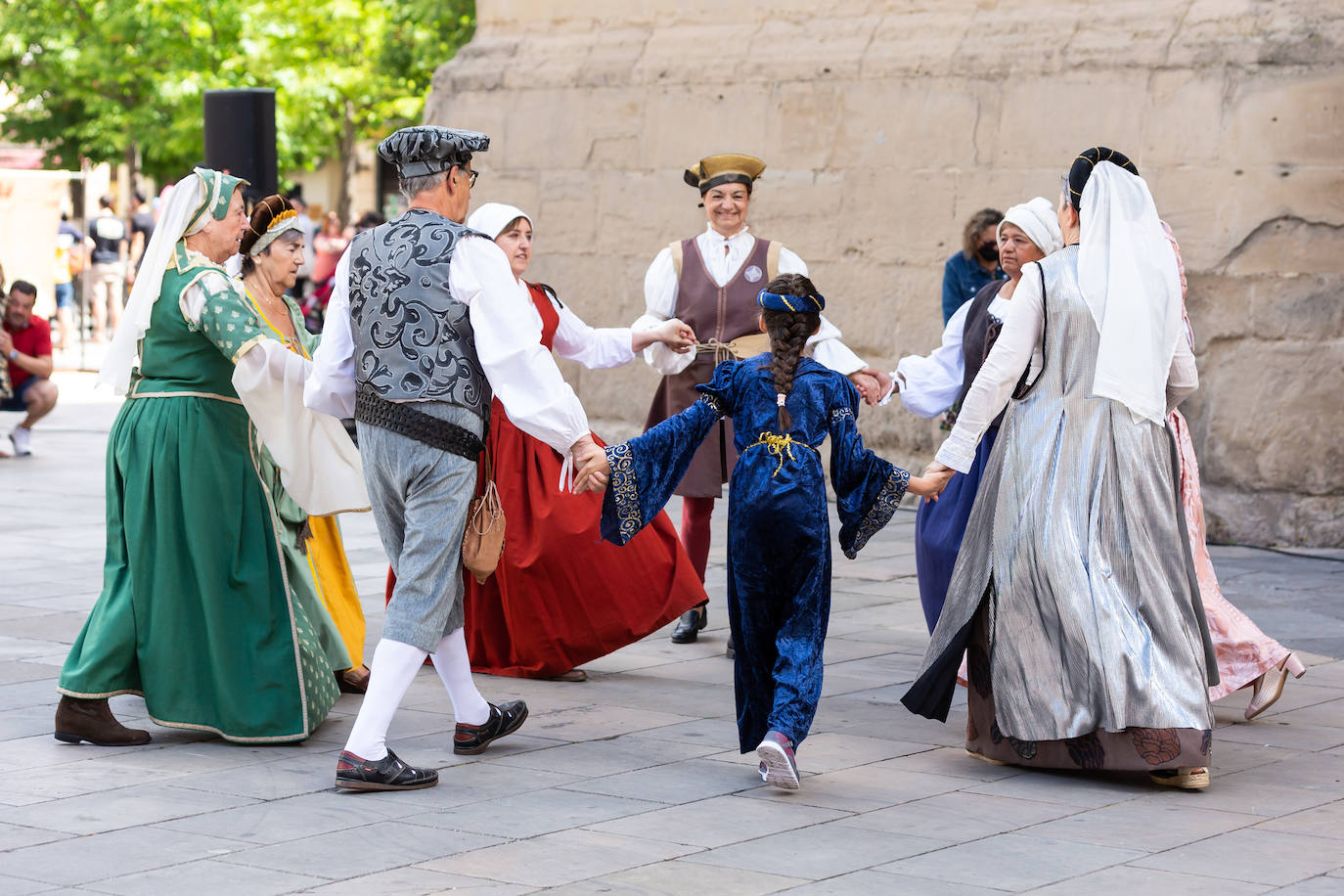 Fotos: Danzas, bailes y un paseo por el campamento francés