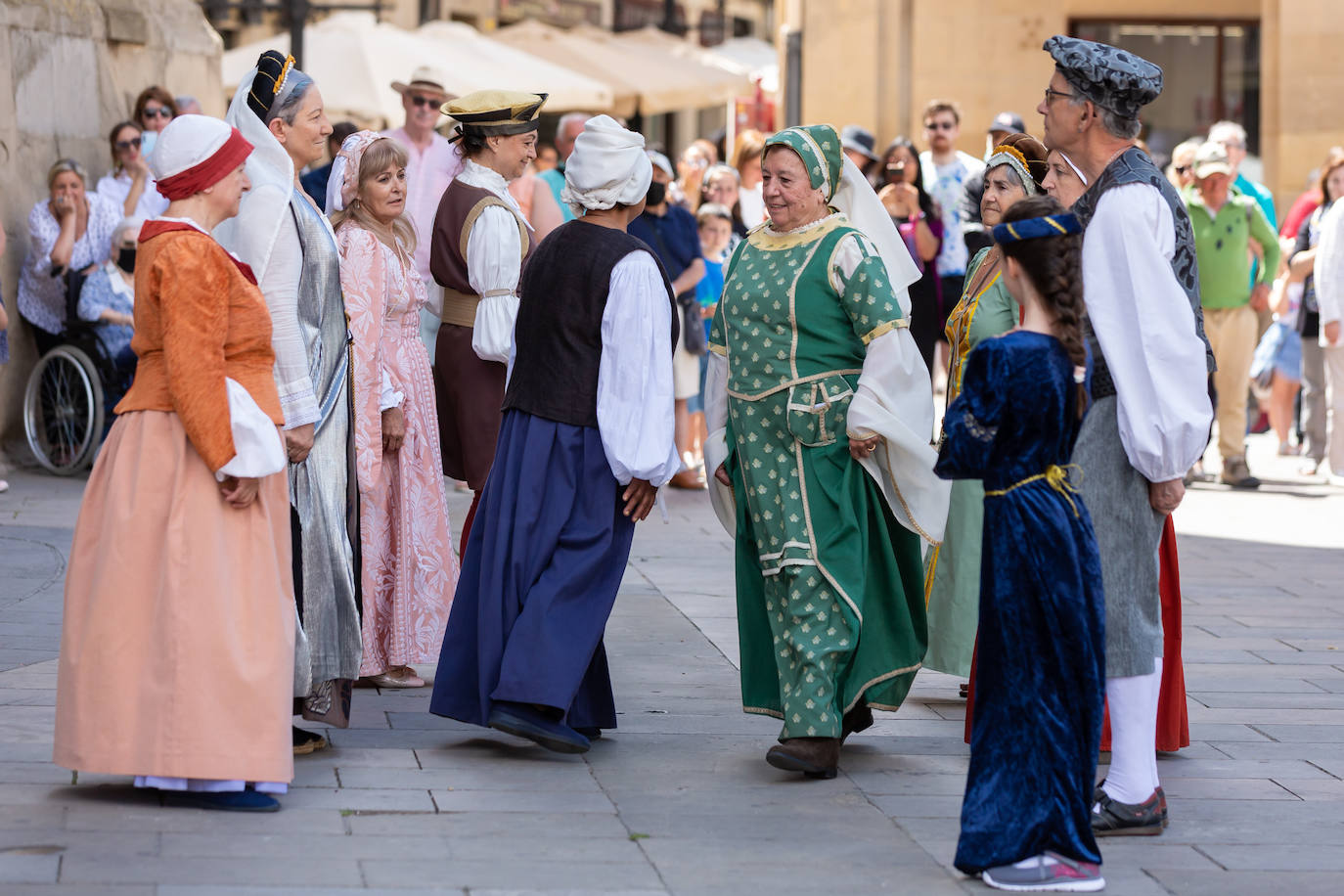 Fotos: Danzas, bailes y un paseo por el campamento francés