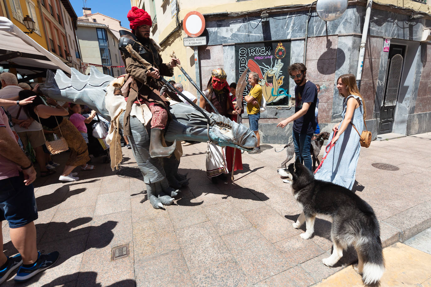 Fotos: Danzas, bailes y un paseo por el campamento francés