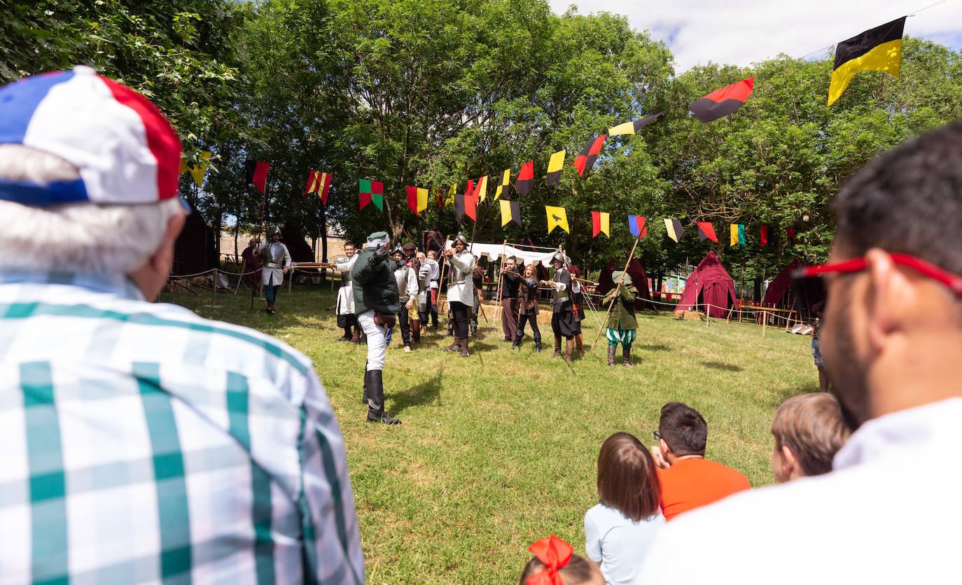 Fotos: Danzas, bailes y un paseo por el campamento francés