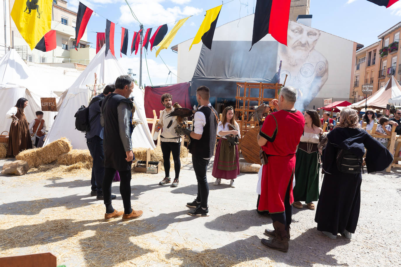 Fotos: Danzas, bailes y un paseo por el campamento francés