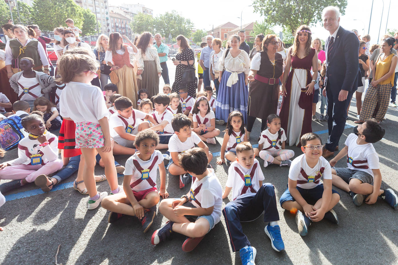 Fotos: Inauguración del campamento francés y del mercado renacentista de San Bernabé