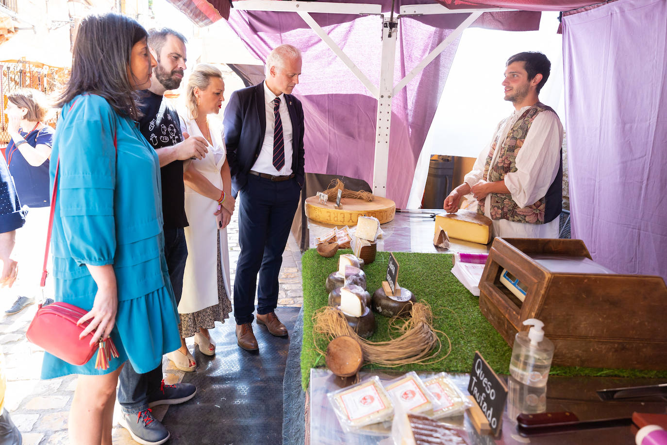 Fotos: Inauguración del campamento francés y del mercado renacentista de San Bernabé