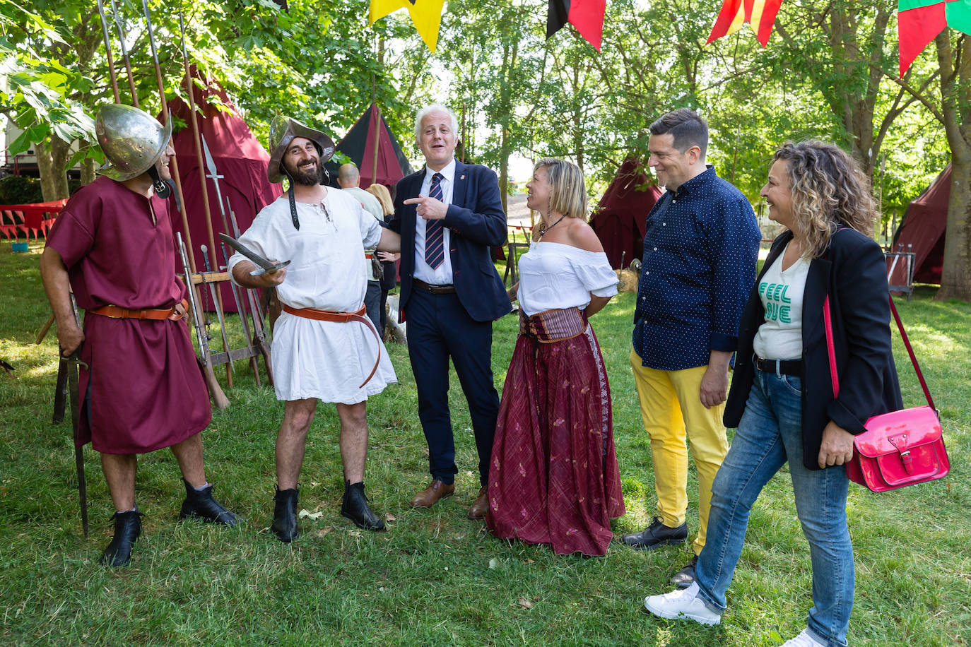 Fotos: Inauguración del campamento francés y del mercado renacentista de San Bernabé