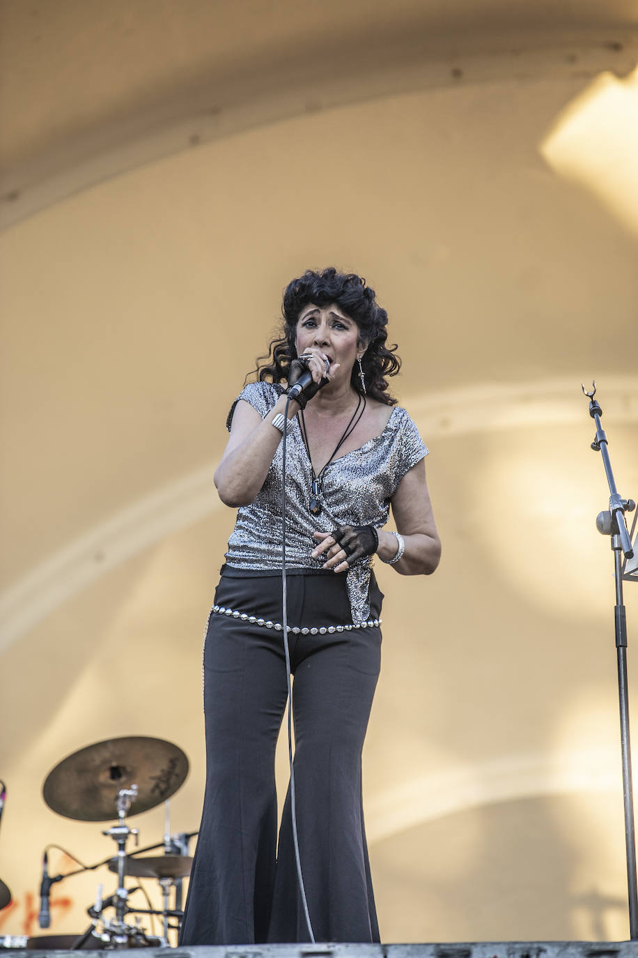 Fotos: Ángela Muro, Jesús Vicente Aguirre, Baccara y Chema Purón congregan a miles de personas en El Espolón