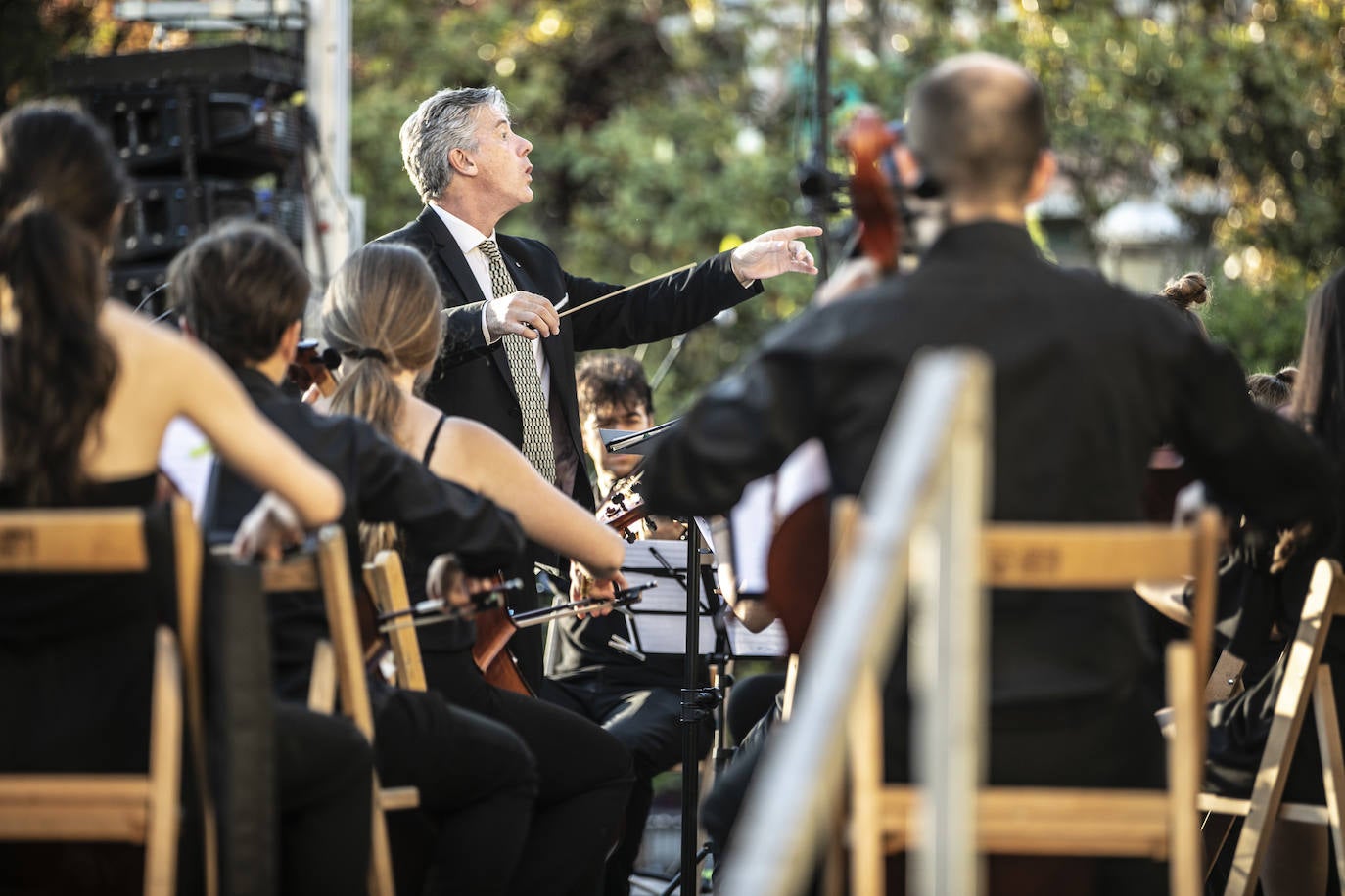Fotos: Ángela Muro, Jesús Vicente Aguirre, Baccara y Chema Purón congregan a miles de personas en El Espolón