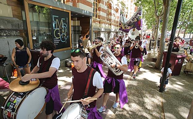 Ambientación musical en la calle.