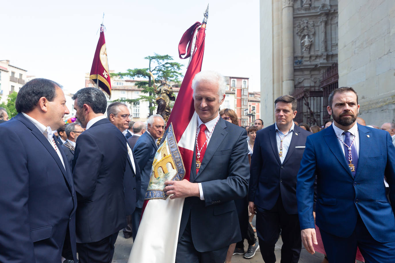 Fotos: Los ecos de la pandemia marcan los tradicionales banderazos de San Bernabé