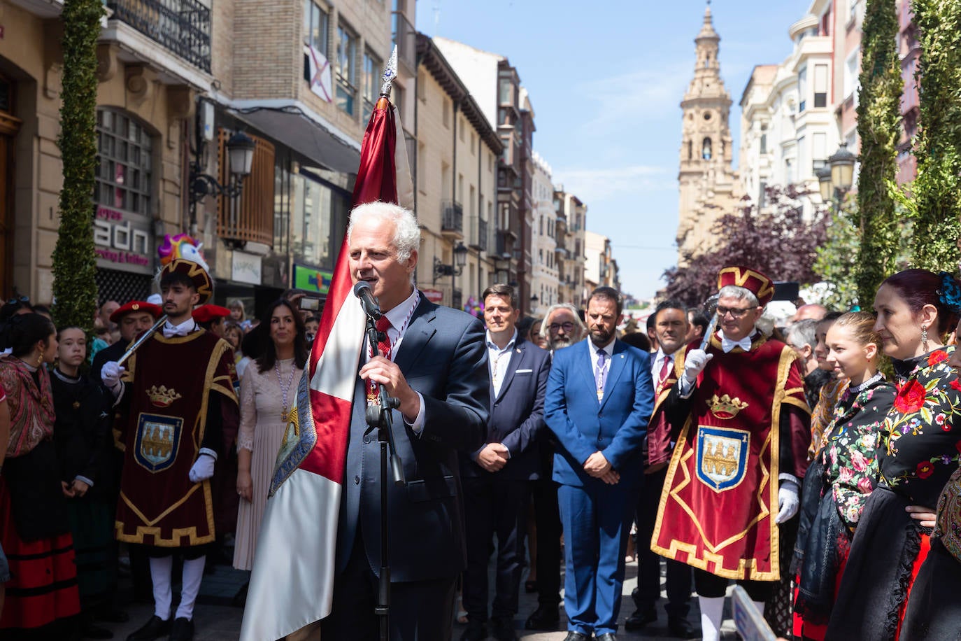 Fotos: Los ecos de la pandemia marcan los tradicionales banderazos de San Bernabé