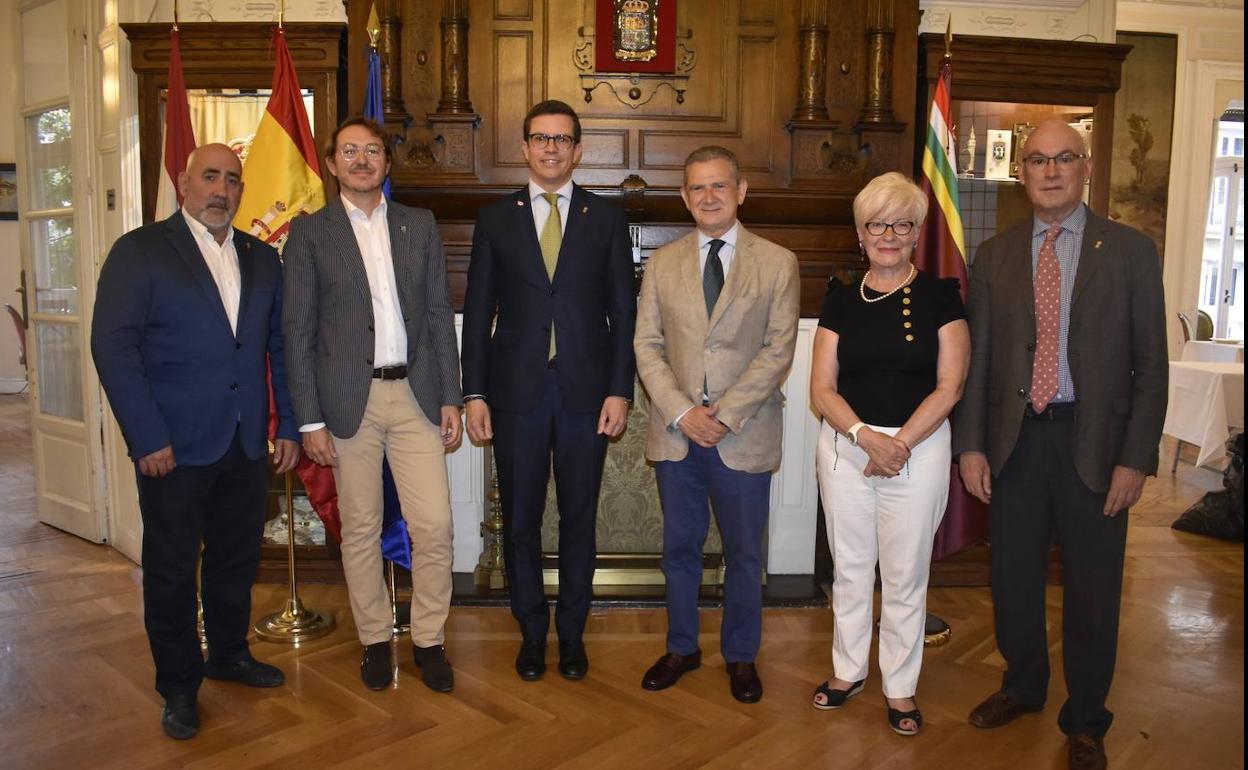 Santiago Vivanco inaugura las fiestas del Centro Riojano de Madrid