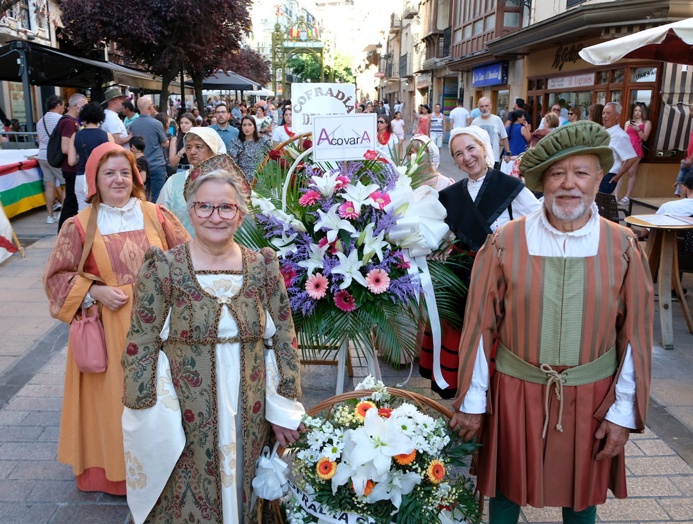 Fotos: Ofrenda floral por San Bernabé