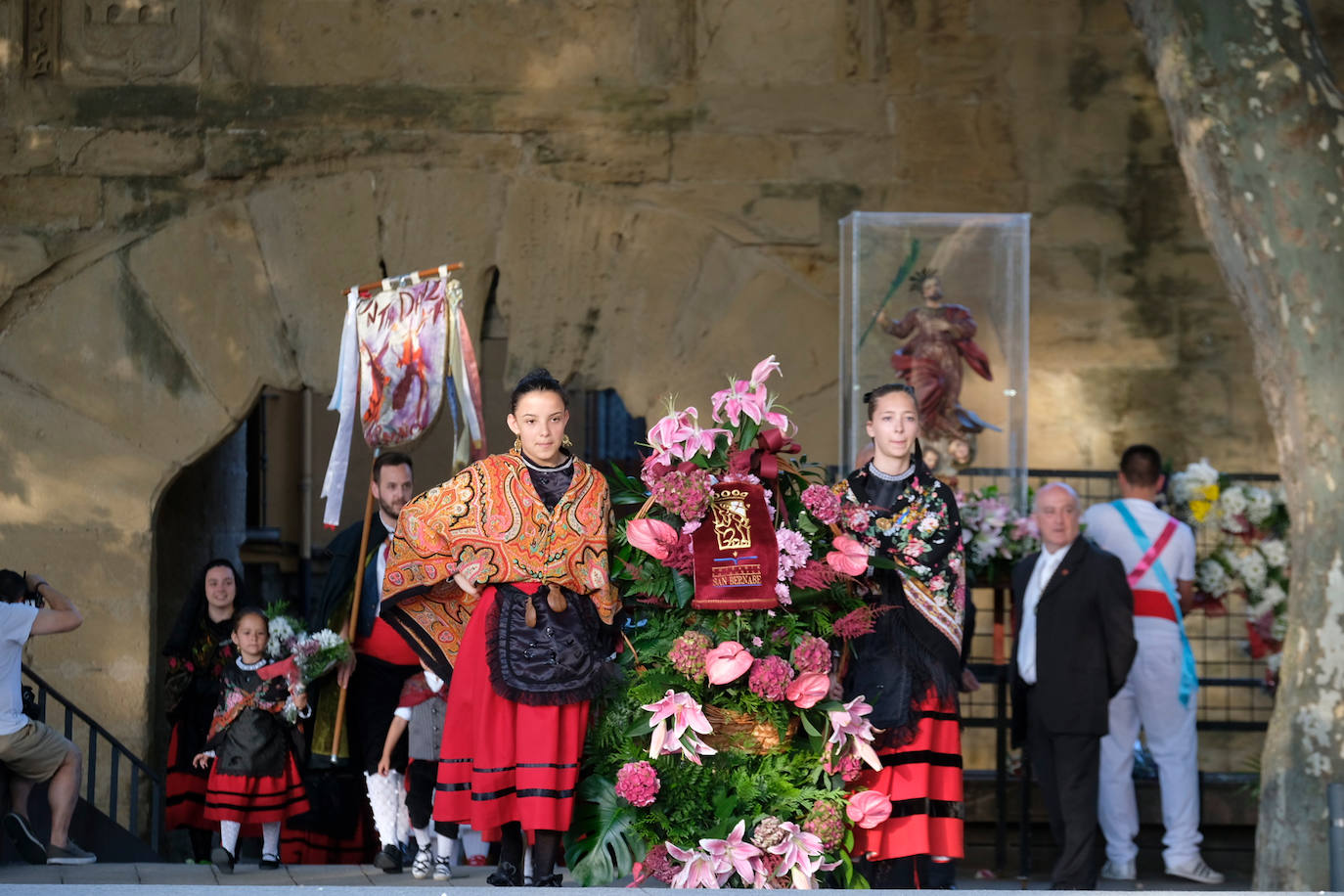 Fotos: Ofrenda floral por San Bernabé