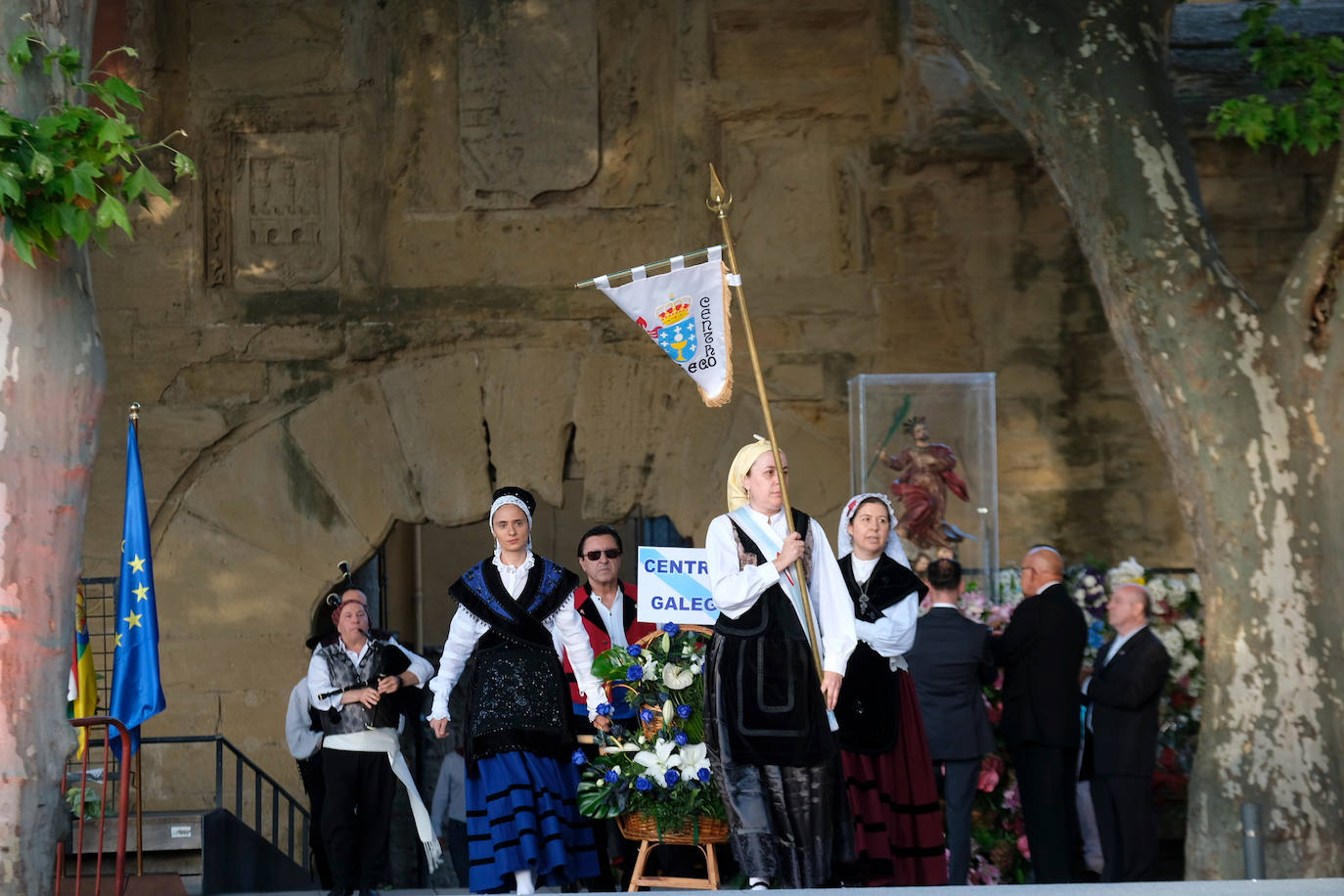 Fotos: Ofrenda floral por San Bernabé