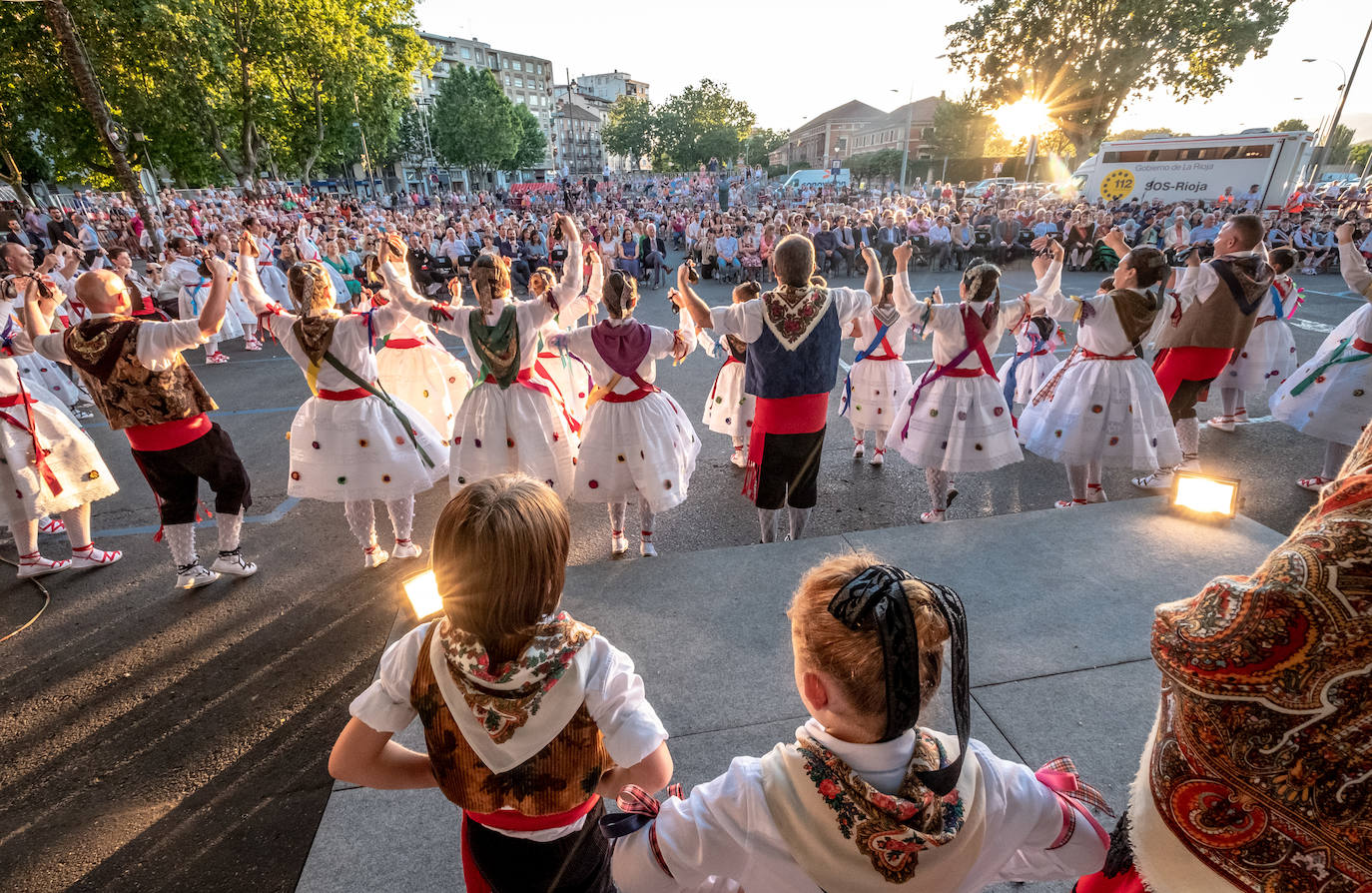 Fotos: Ofrenda floral por San Bernabé