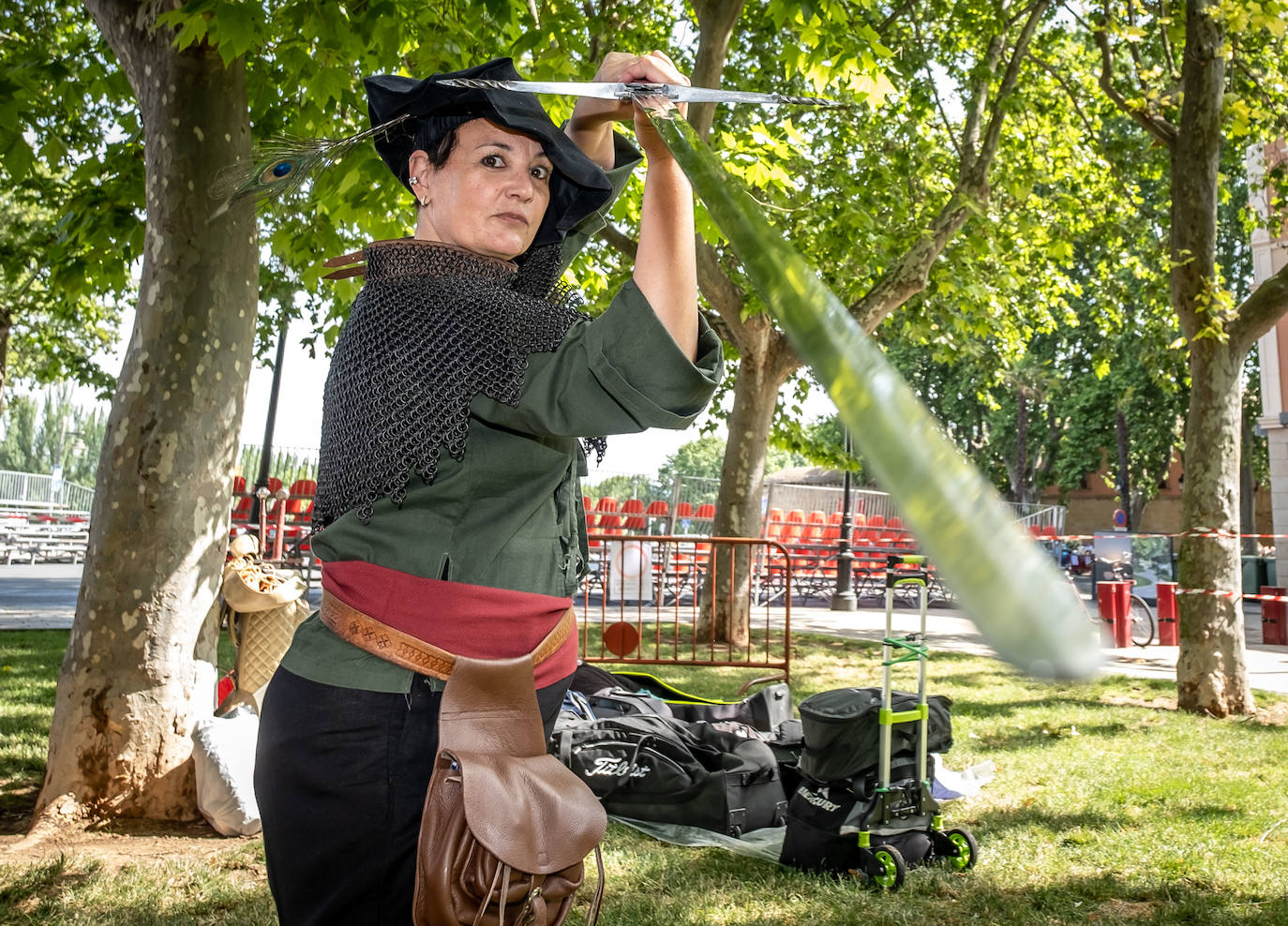 Fotos: Exhibición de esgrima en los jardines de Juanita Madroñero