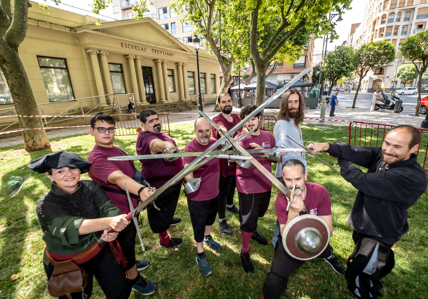 Fotos: Exhibición de esgrima en los jardines de Juanita Madroñero