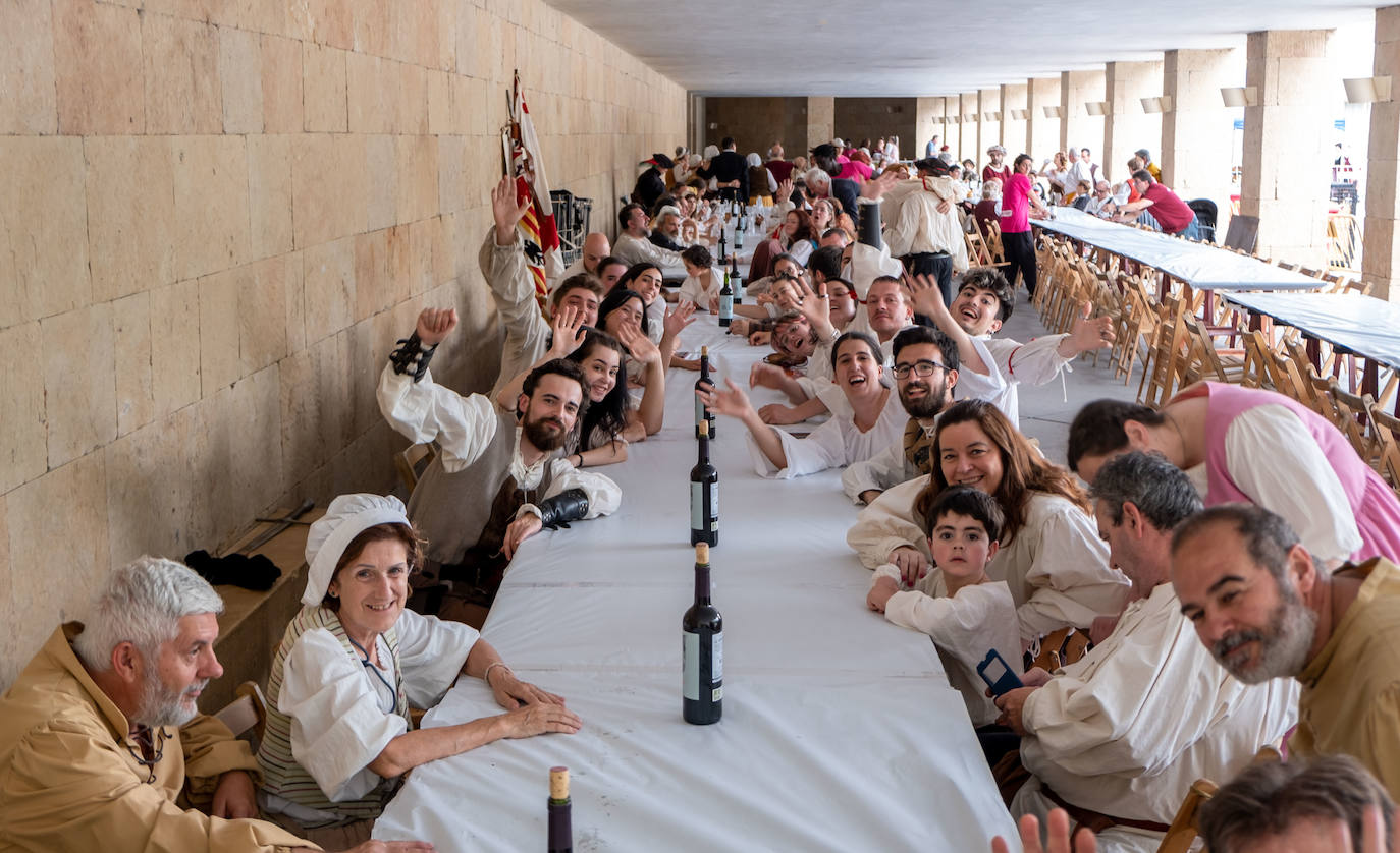 Fotos: Comida renacentista en los soportales del Ayuntamiento