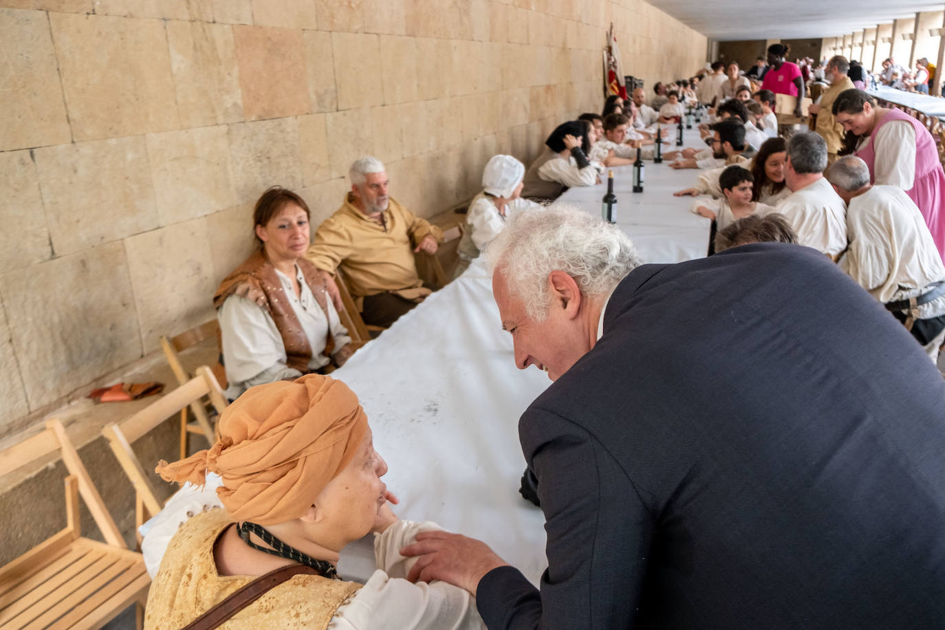 Fotos: Comida renacentista en los soportales del Ayuntamiento