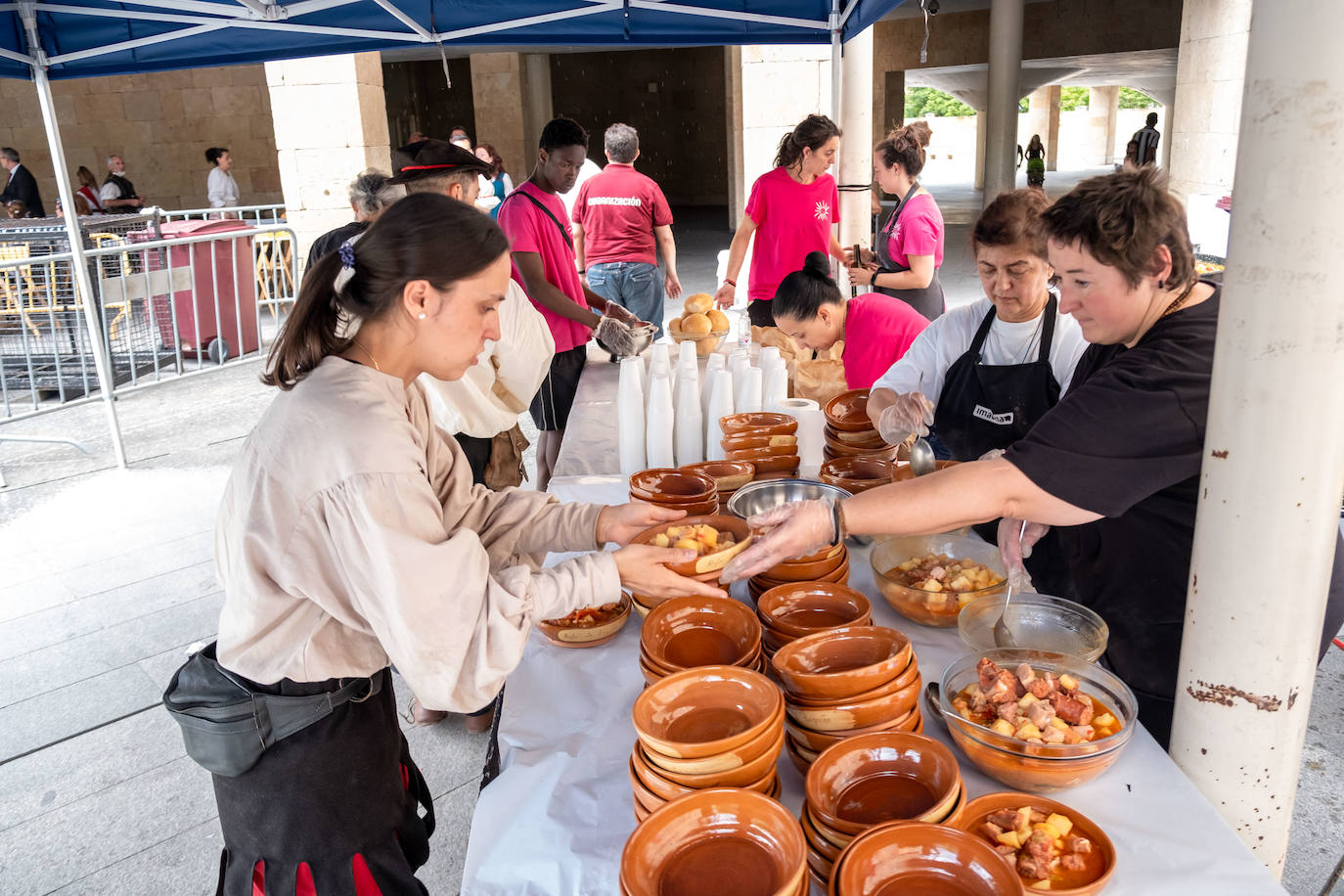 Fotos: Comida renacentista en los soportales del Ayuntamiento