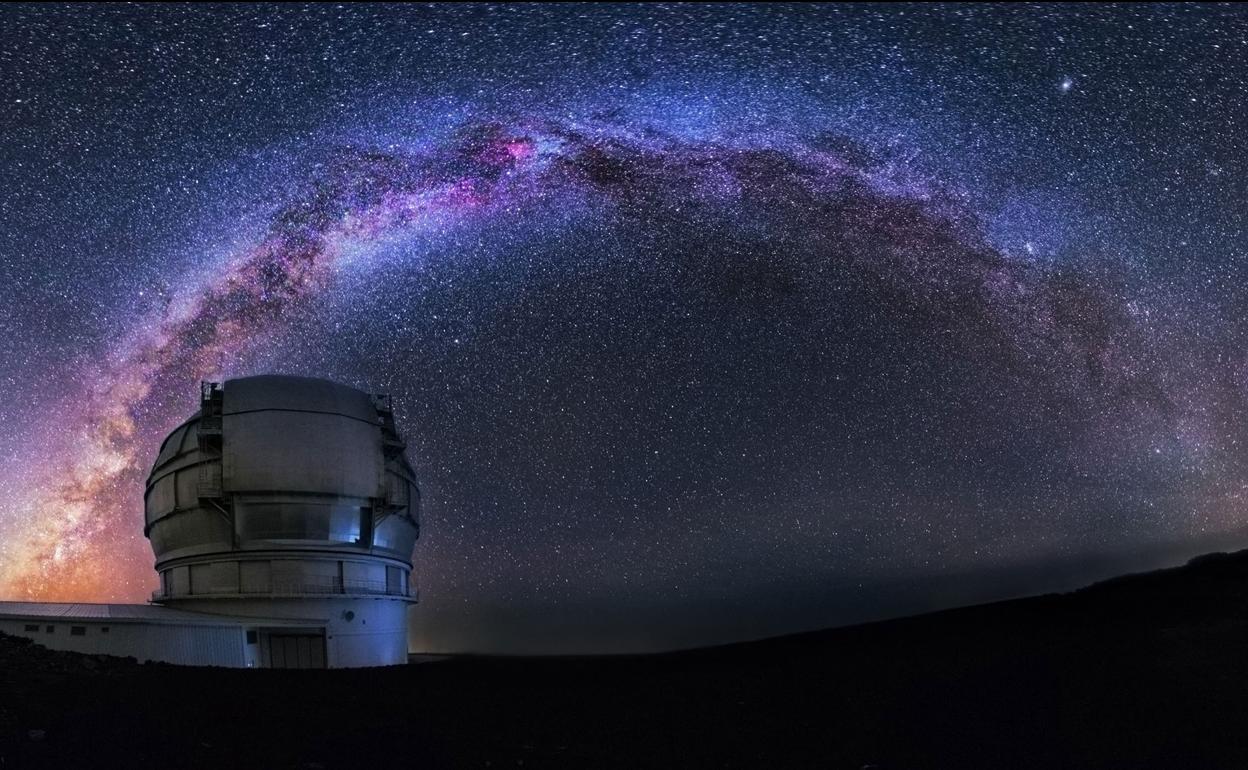La Vía Láctea sobre el telescopio GRANTECAN, en el Observatorio del Roque de los Muchachos, en la isla de La Palma.