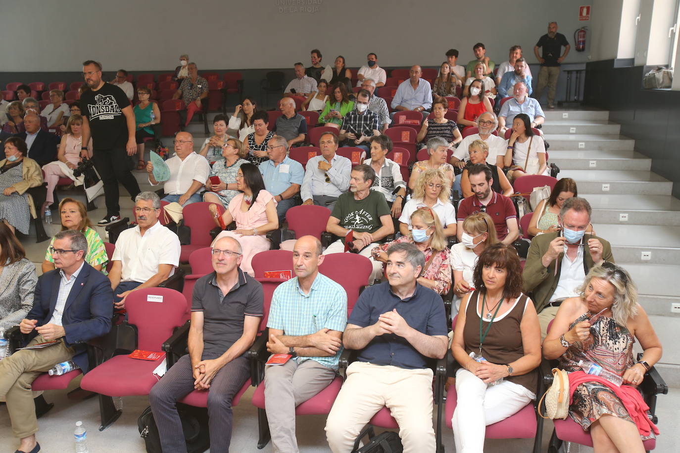 Graduación y entrega de diplomas a los alumnos de la promoción de la Universidad de la Experiencia 2017-2020, de las sedes de Logroño, Calahorra y Haro