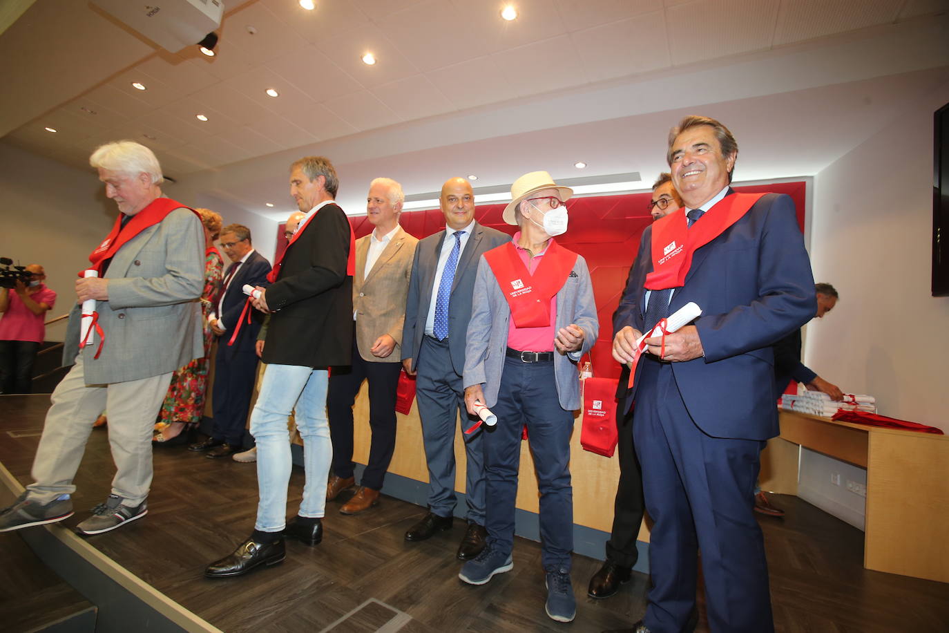 Graduación y entrega de diplomas a los alumnos de la promoción de la Universidad de la Experiencia 2017-2020, de las sedes de Logroño, Calahorra y Haro