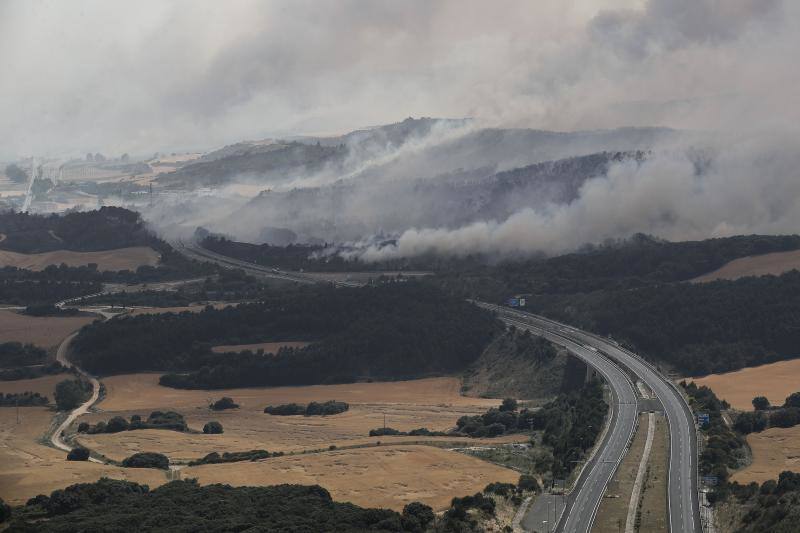 Ell incendio ha obligado a cortar el tráfico en la autovía A-12. 