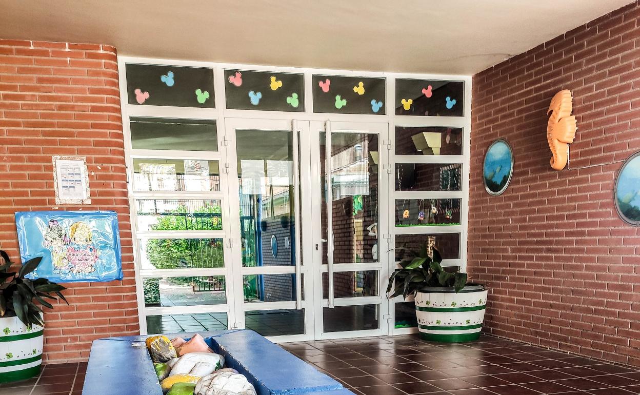 Entrada de la escuela infantil Virgen de la Plaza. 