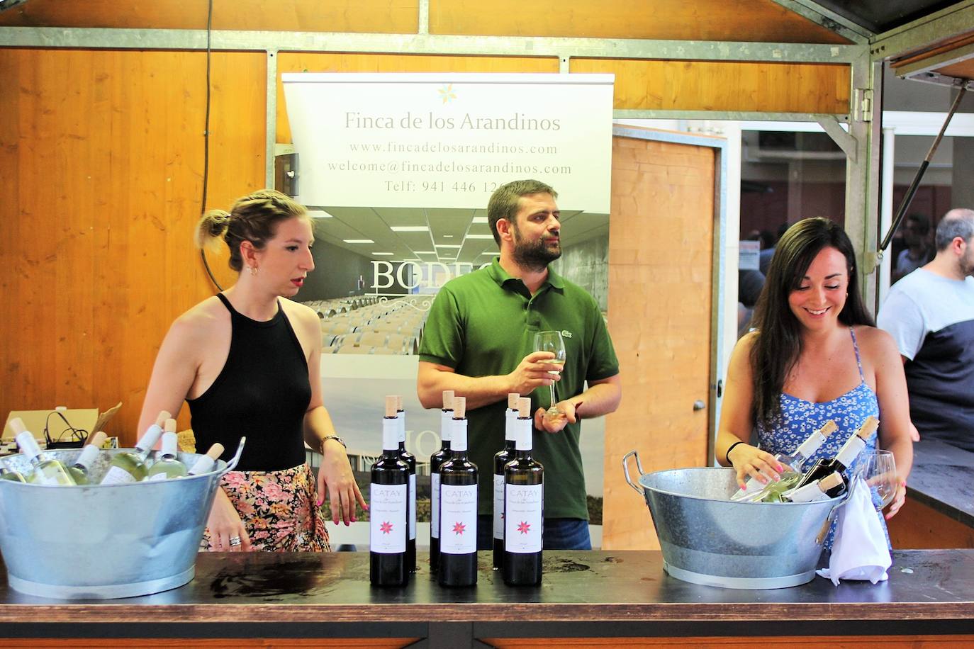 Fotos: La VII Cita con el Vino llena el centro de Lardero