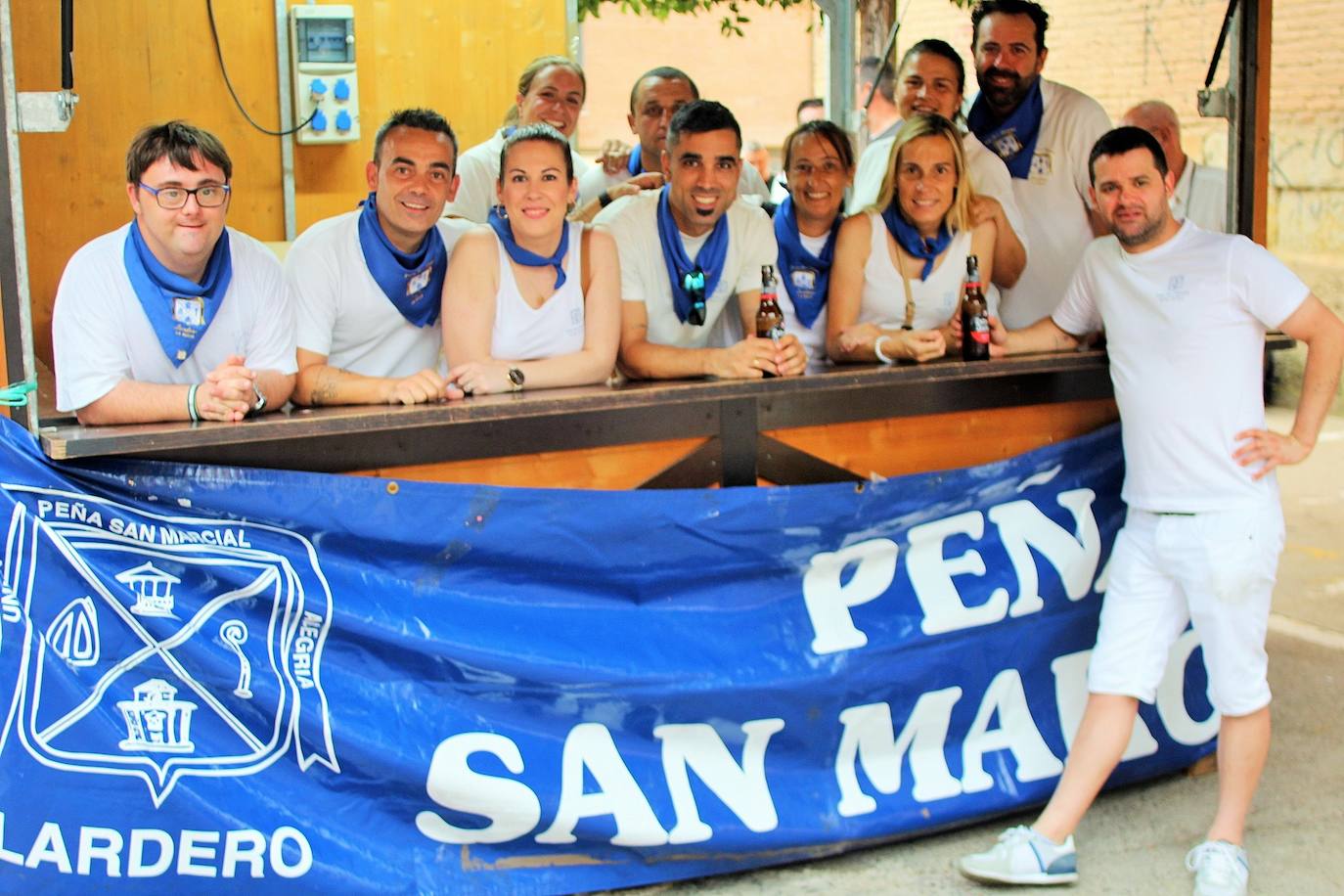 Fotos: La VII Cita con el Vino llena el centro de Lardero