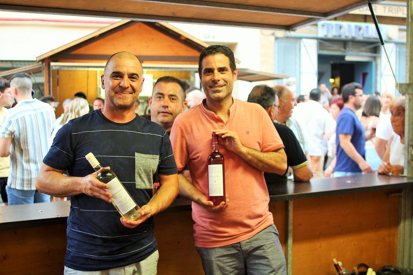 Fotos: La VII Cita con el Vino llena el centro de Lardero