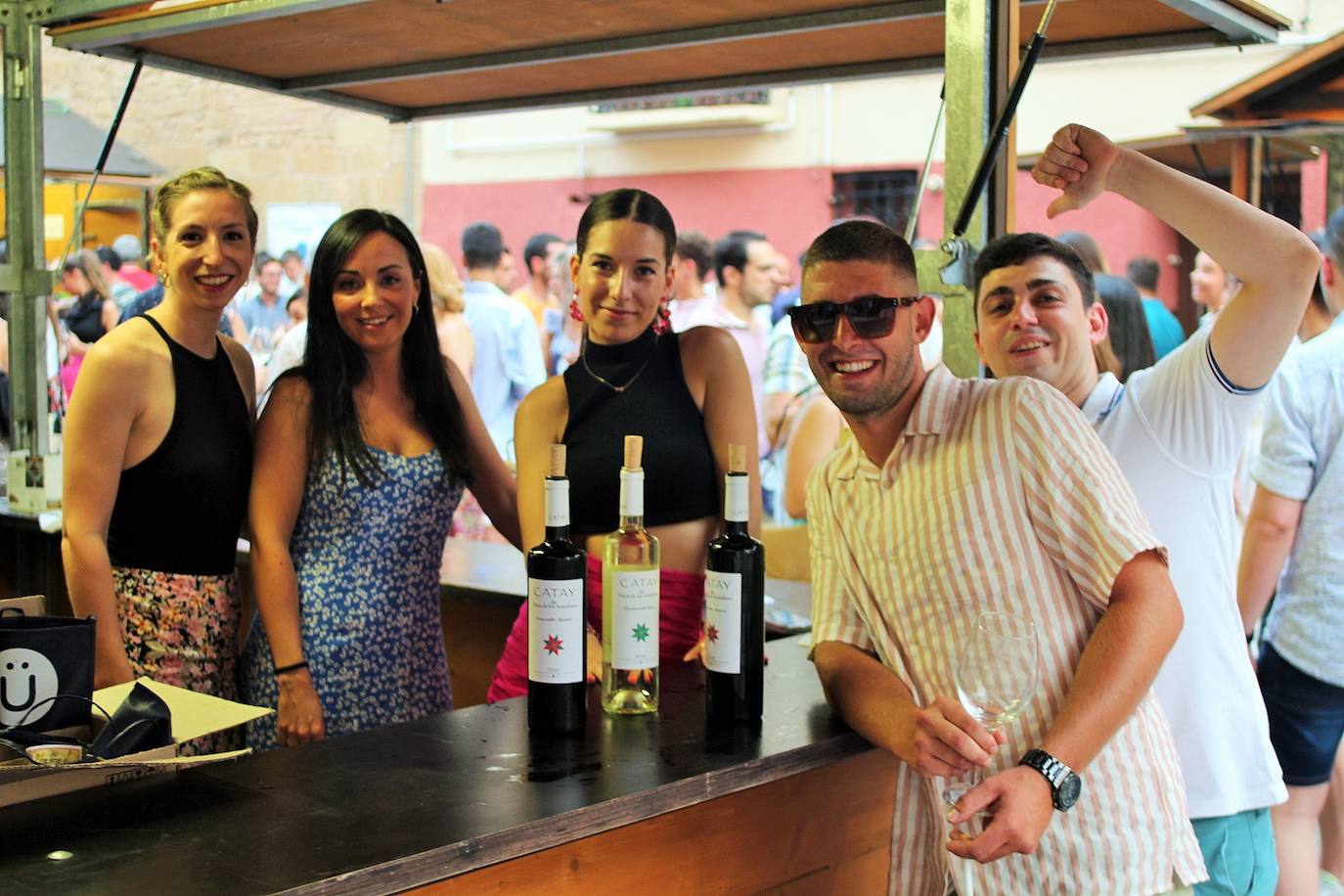 Fotos: La VII Cita con el Vino llena el centro de Lardero