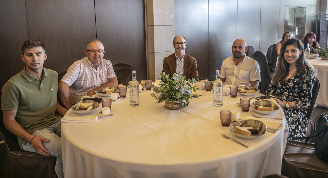 Fotos: Almunia reclama reformas, un pacto de rentas y «dejar atrás la política de bloques para llegar a acuerdos»