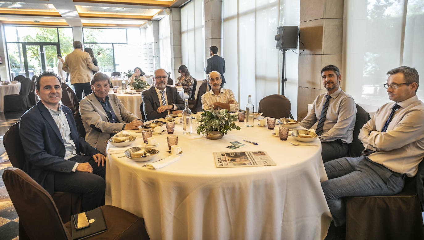Fotos: Almunia reclama reformas, un pacto de rentas y «dejar atrás la política de bloques para llegar a acuerdos»