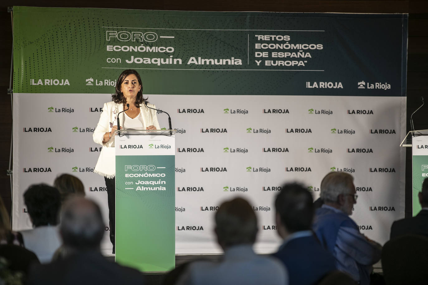 Fotos: Almunia reclama reformas, un pacto de rentas y «dejar atrás la política de bloques para llegar a acuerdos»