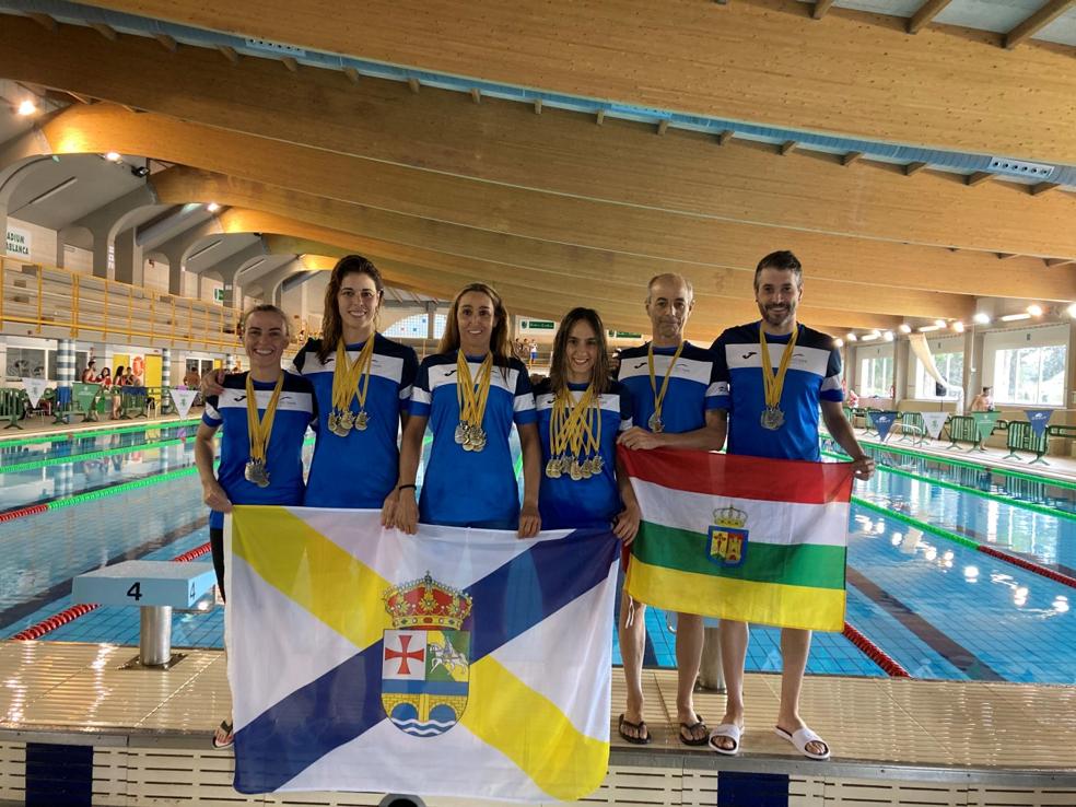 Los representantes del Rivalia y del Iregua, con sus medallas al cuello.