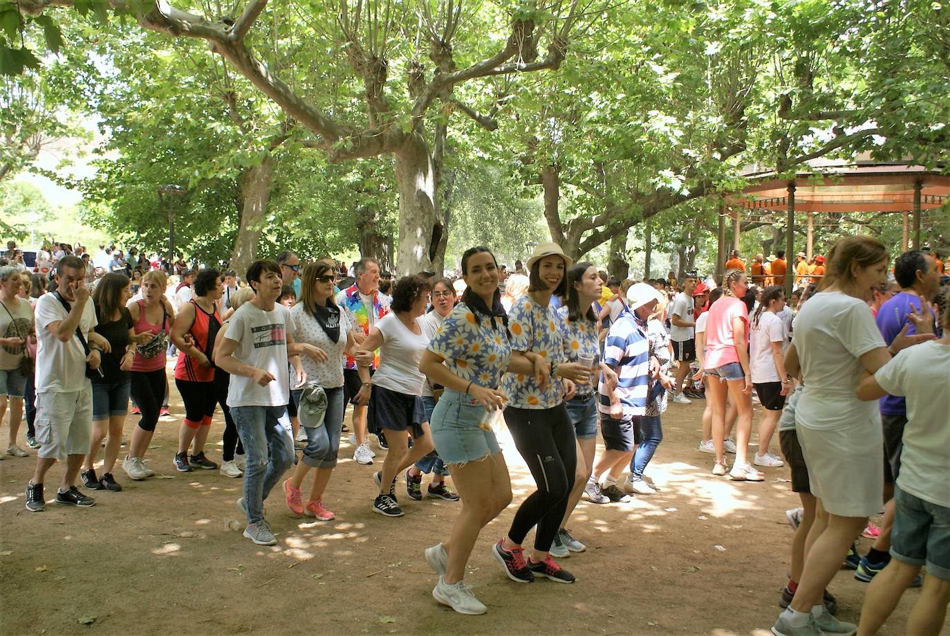 Fotos: Viernes de vueltas y almuerzos en las fiestas de Nájera