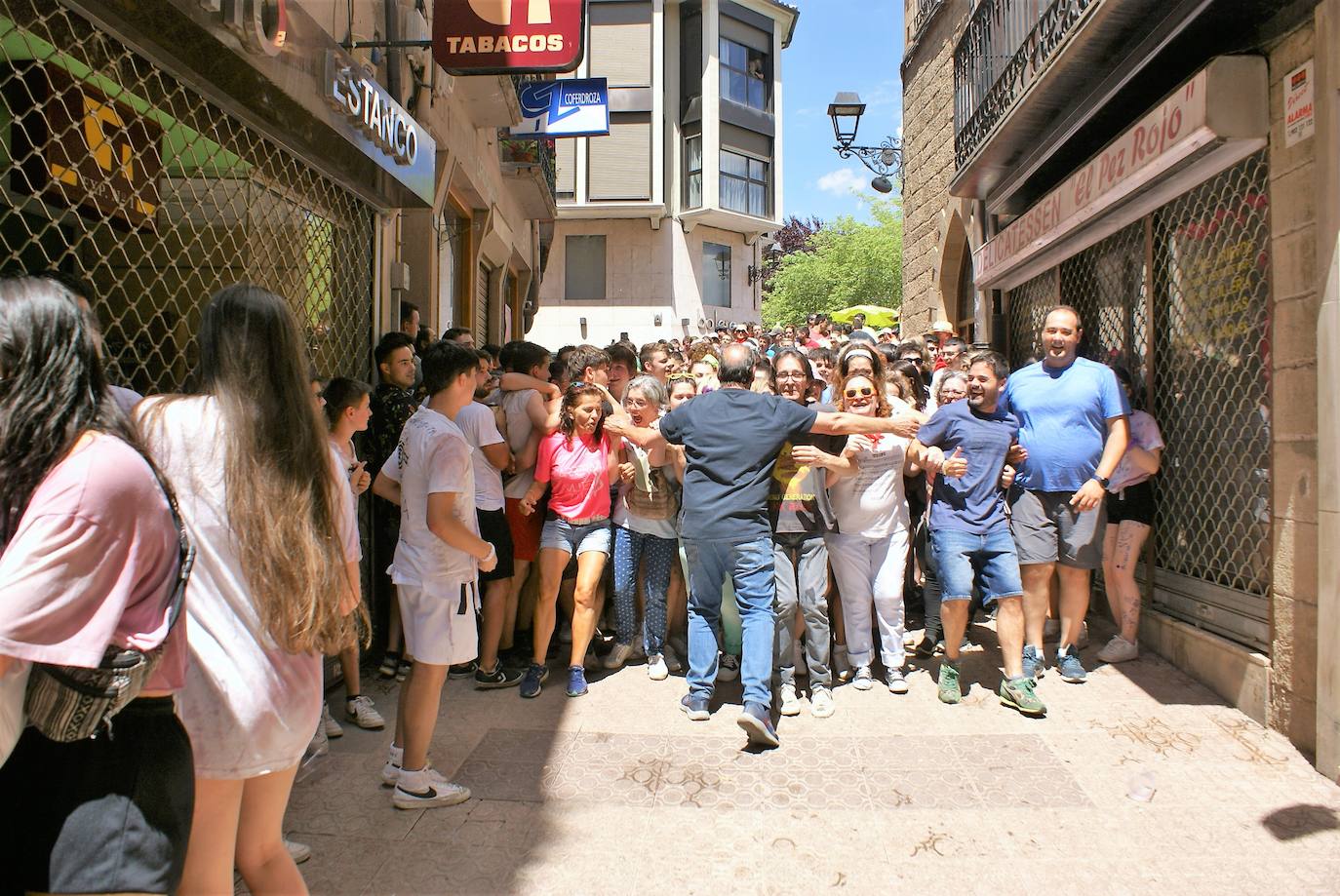 Fotos: Viernes de vueltas y almuerzos en las fiestas de Nájera