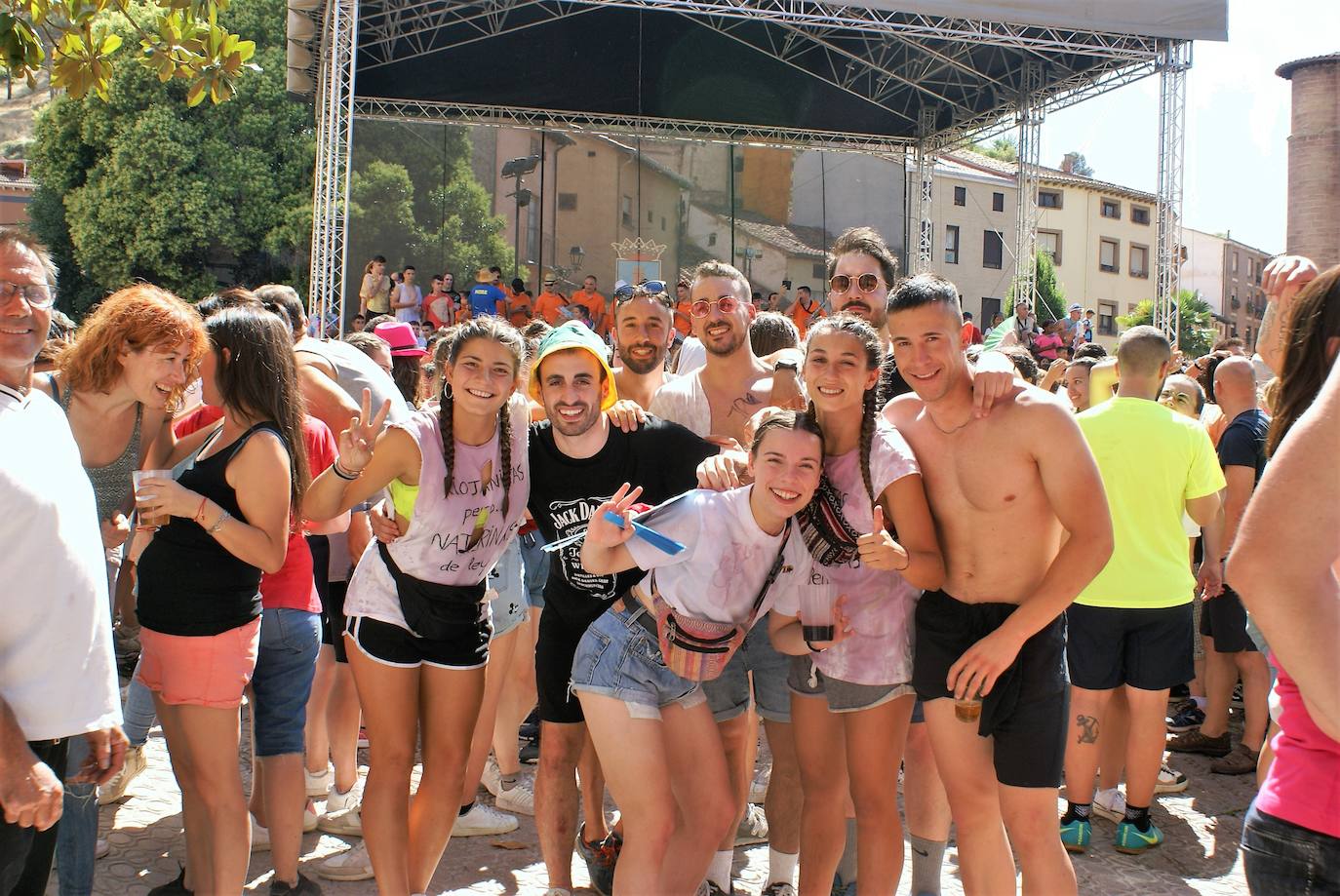 Fotos: Viernes de vueltas y almuerzos en las fiestas de Nájera