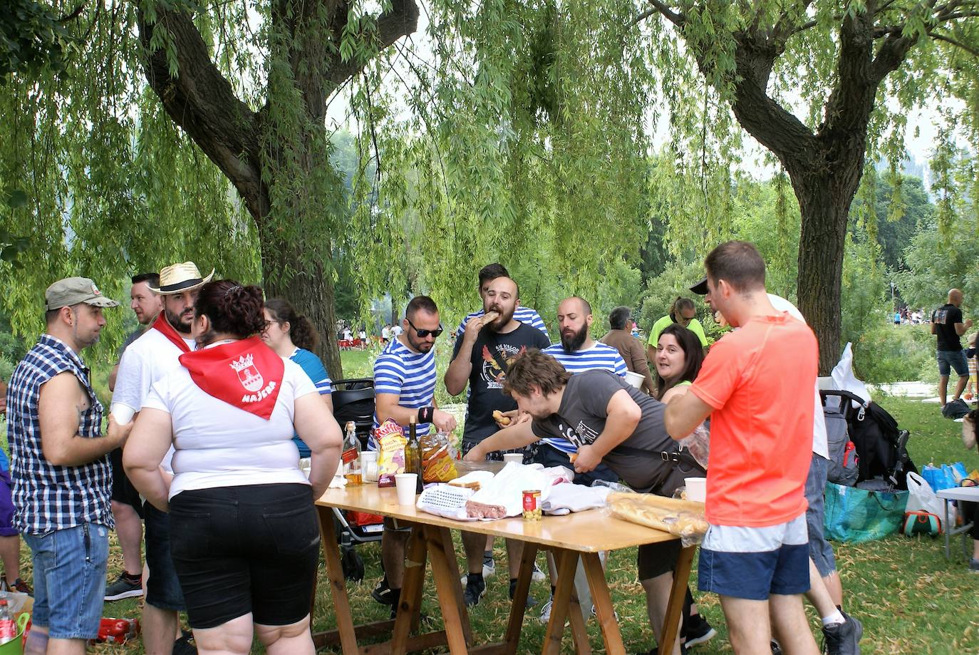 Fotos: Viernes de vueltas y almuerzos en las fiestas de Nájera