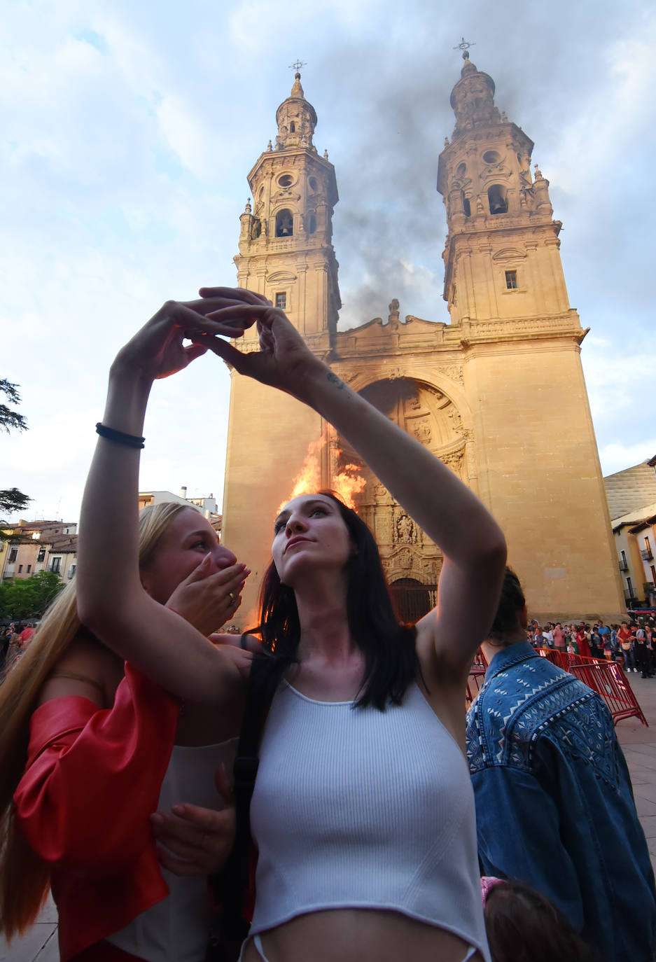 Hoguera en la plaza del Mercado de Logroño