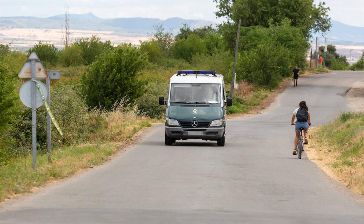 El furgón de la Guardia Civil que ha trasladado a Almeida de Segovia a Logroño, en el momento de su llegada al centro penitenciario riojano. 