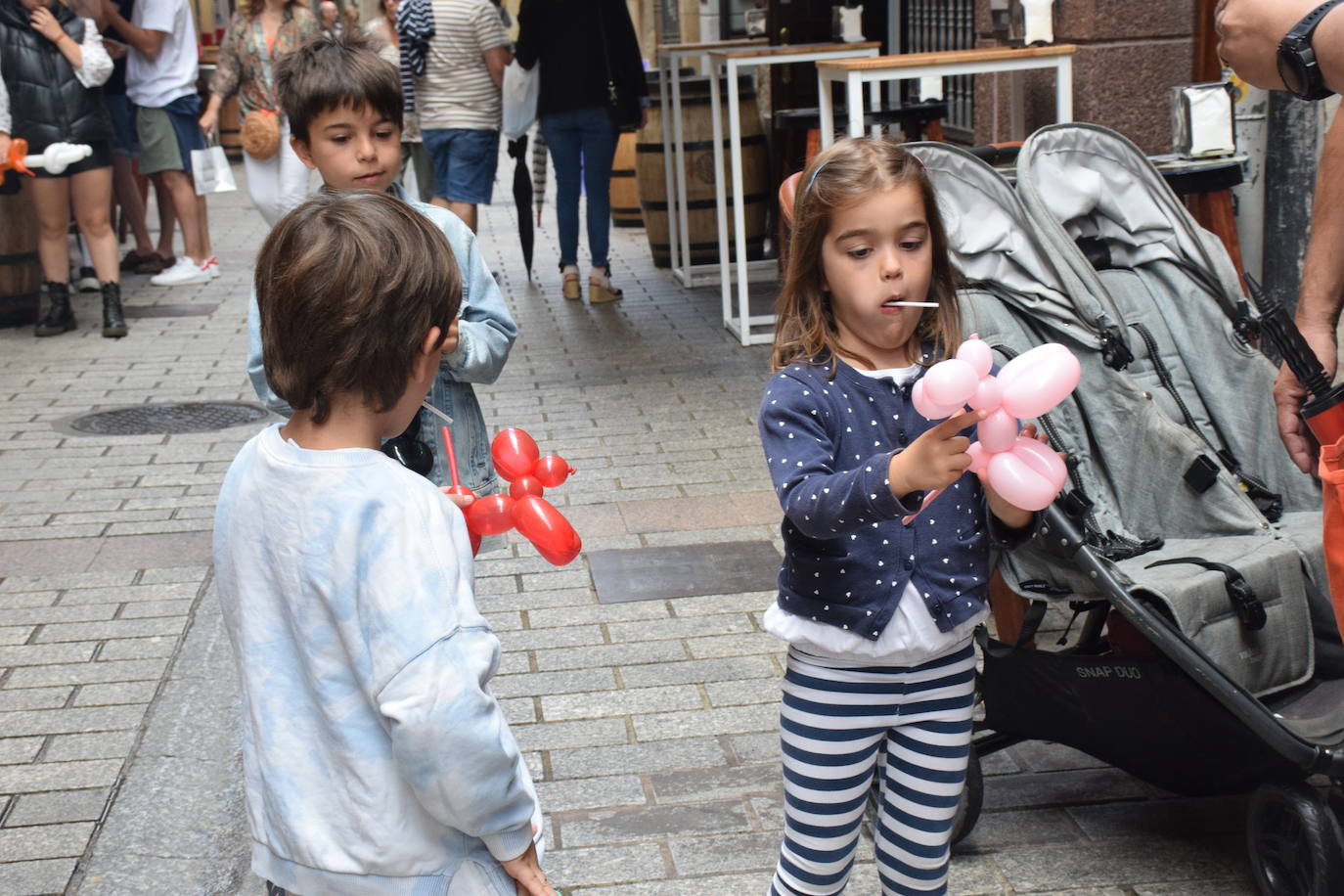 Fotos: Sábado de fiesta en la calle San Juan