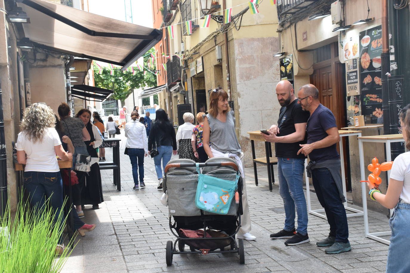 Fotos: Sábado de fiesta en la calle San Juan