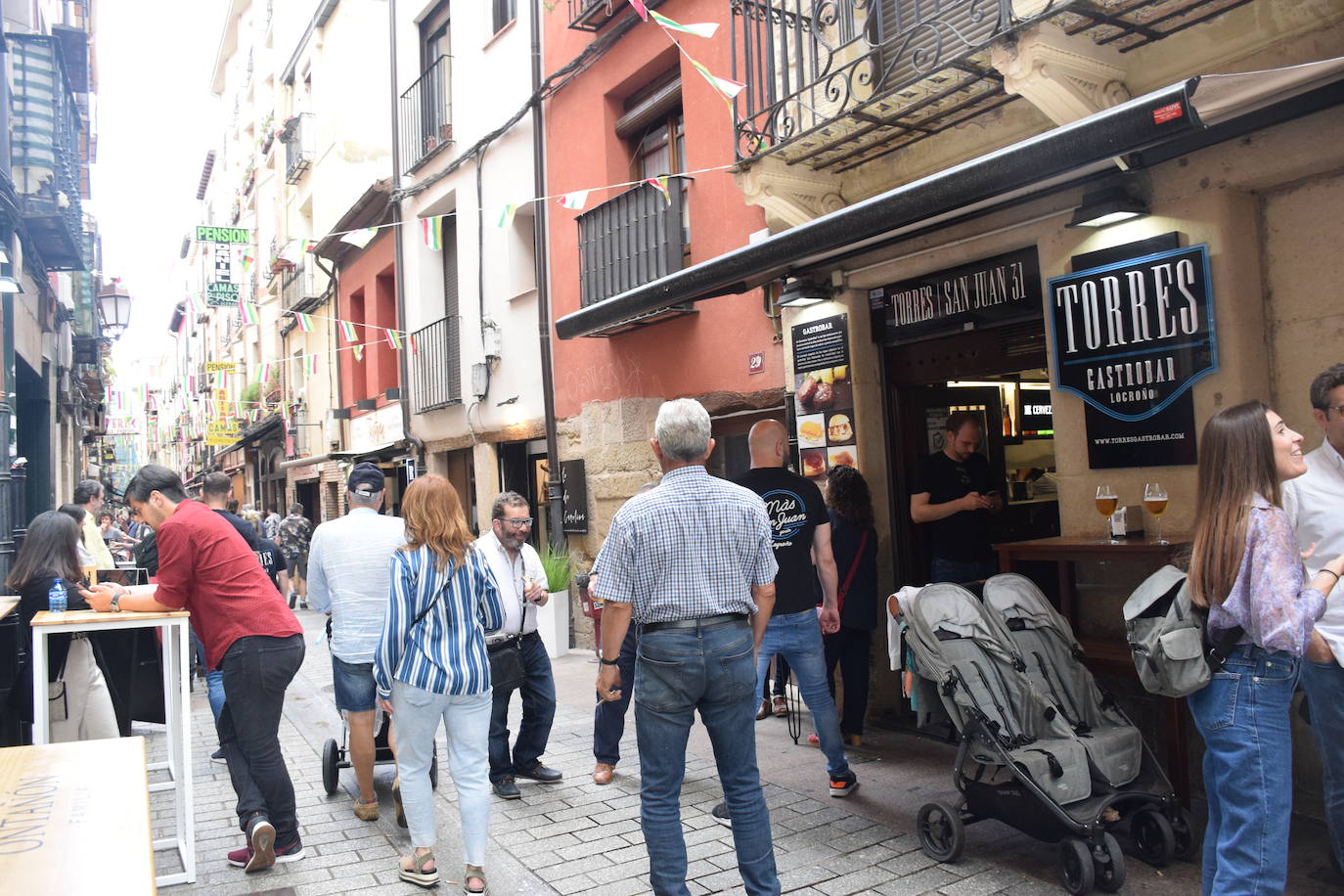 Fotos: Sábado de fiesta en la calle San Juan