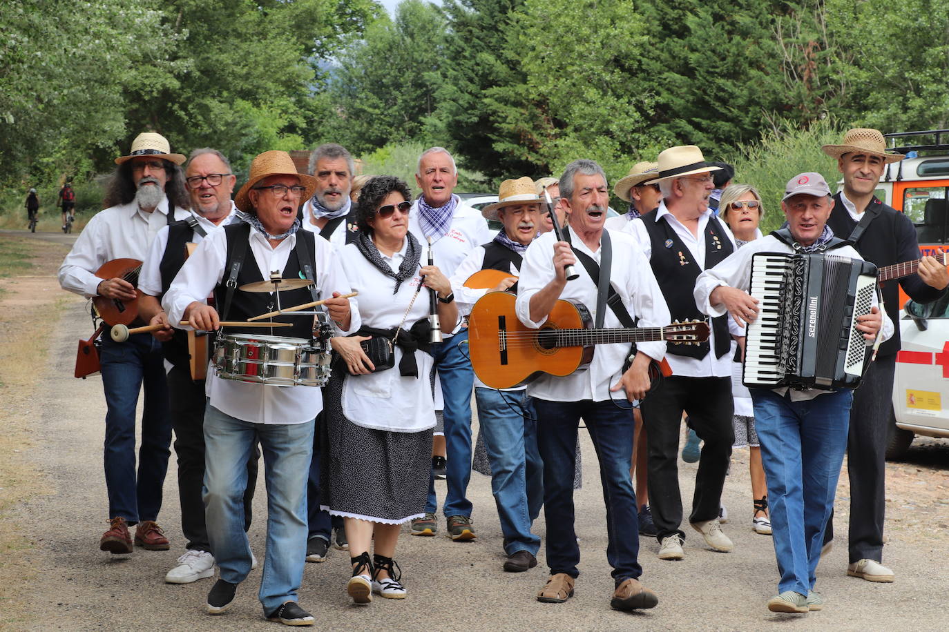 Fotos: Los arnedanos festejan la romería de San Juan