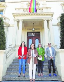 Imagen secundaria 2 - Actos en el Ayuntamiento de Logroño y de Calahorra y lectura del manifiesto en el Gobierno de La Rioja. 